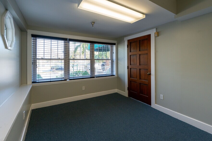 More Photos Of 216 Mirror Lake Dr N, Saint Petersburg Office For Lease