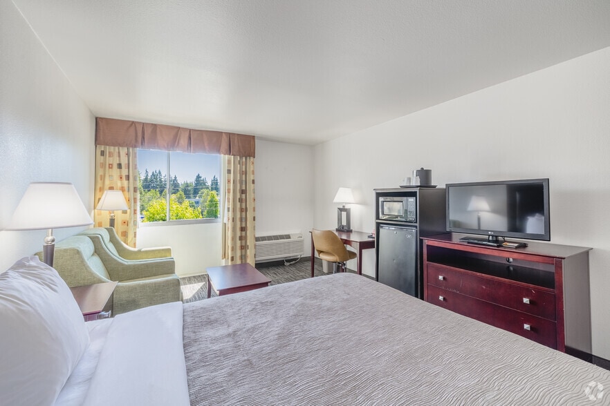 More Photos Of 101 128th St SE, Everett Hotel For Sale