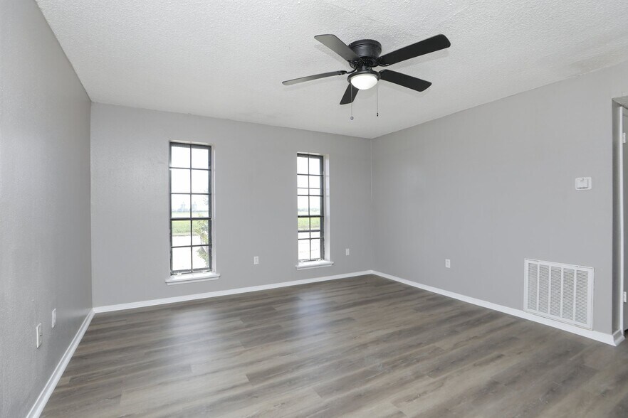 More Photos Of 2910 Old Lane City Rd, Wharton Apartments For Sale