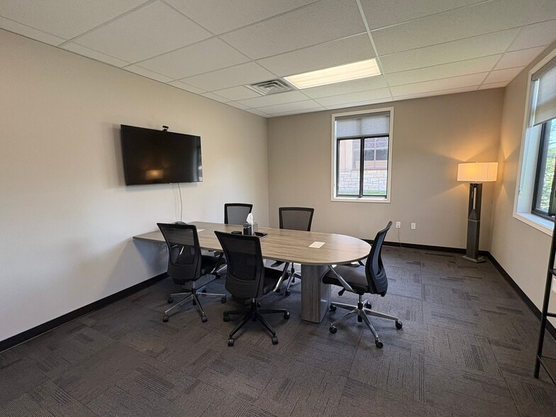More Photos Of 402-404 S Scott Rd, Fort Wayne Showroom For Sale
