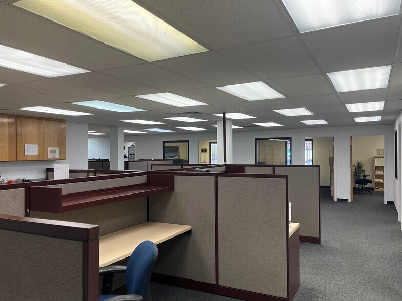 More Photos Of 136-150 Louisiana Blvd NE, Albuquerque Office For Sale