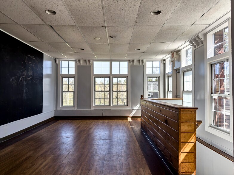 More Photos Of 349 Old Stockbridge Rd, Lenox Specialty For Sale