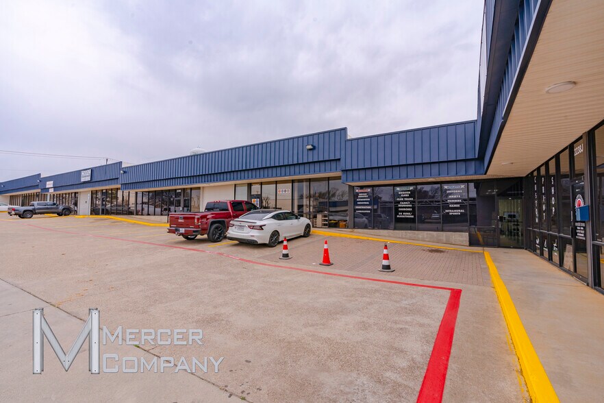 More Photos Of 2238 Michigan Ave, Arlington Flex For Lease