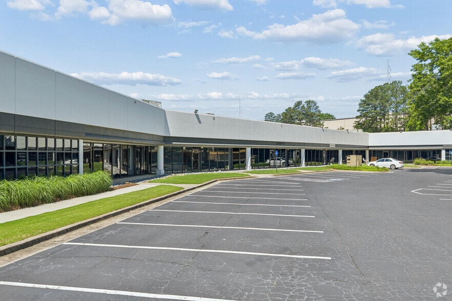 More Photos Of 1000 Holcomb Woods Pky, Roswell Unknown For Lease