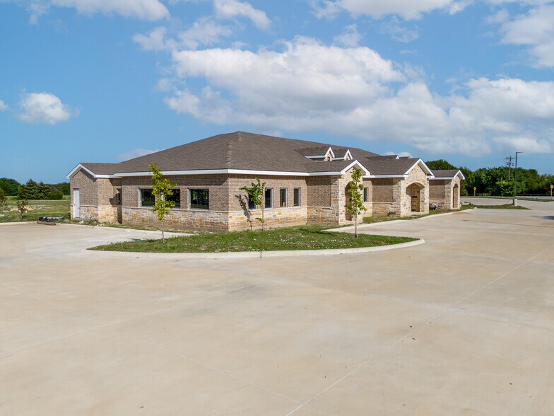 More Photos Of 2821 Jessica Ln, Lucas Office For Sale