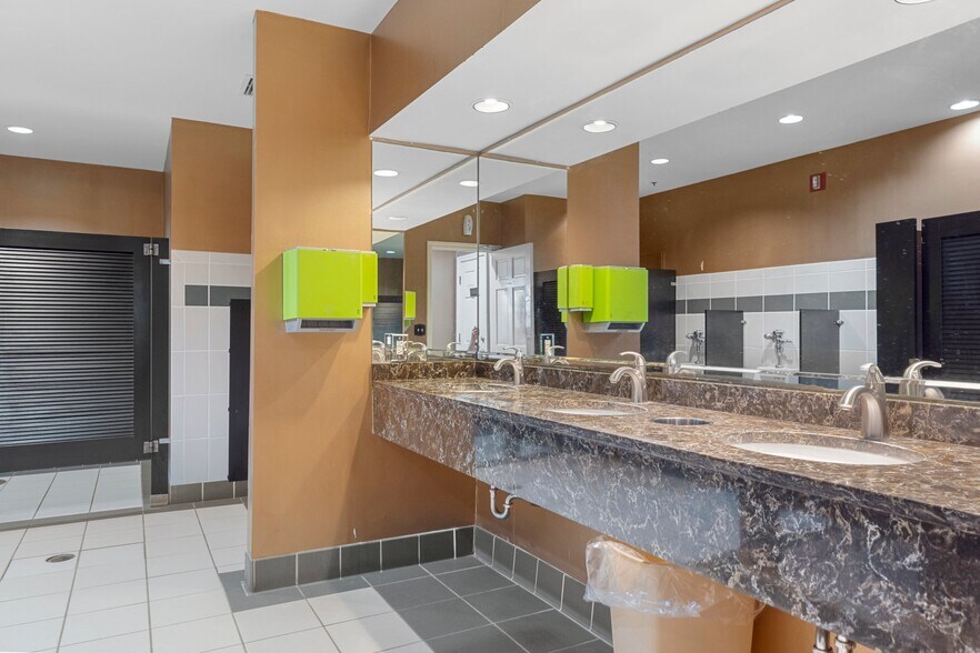 More Photos Of 4550 Golf Club Ln, Spring Hill Golf Course Driving Range For Sale