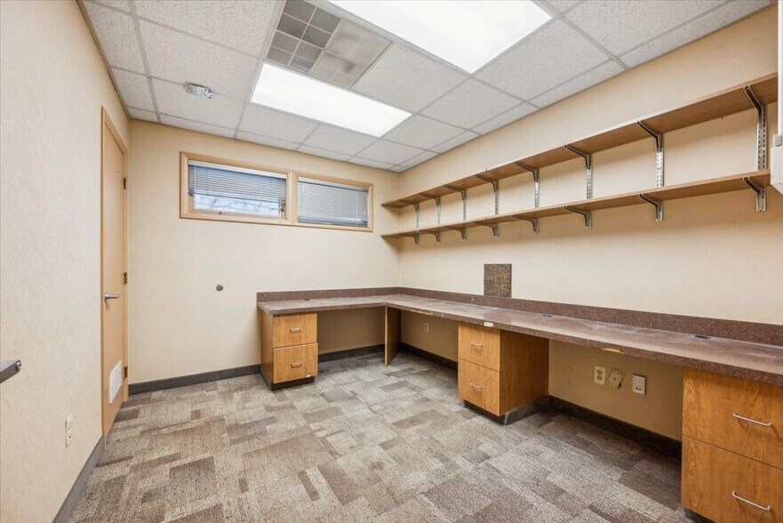 More Photos Of 215 Union Ave, Bridgewater Office For Sale