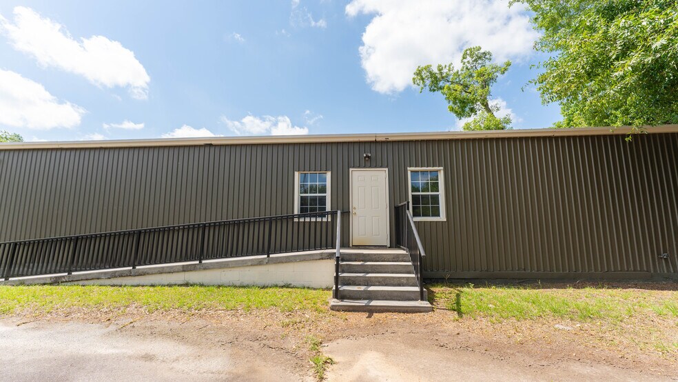 More Photos Of 615 N Main St, Moultrie Flex For Sale