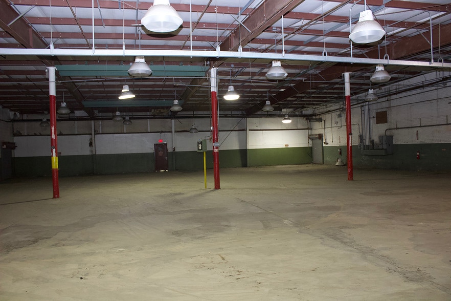 More Photos Of 801 N William St, Goldsboro Warehouse For Lease