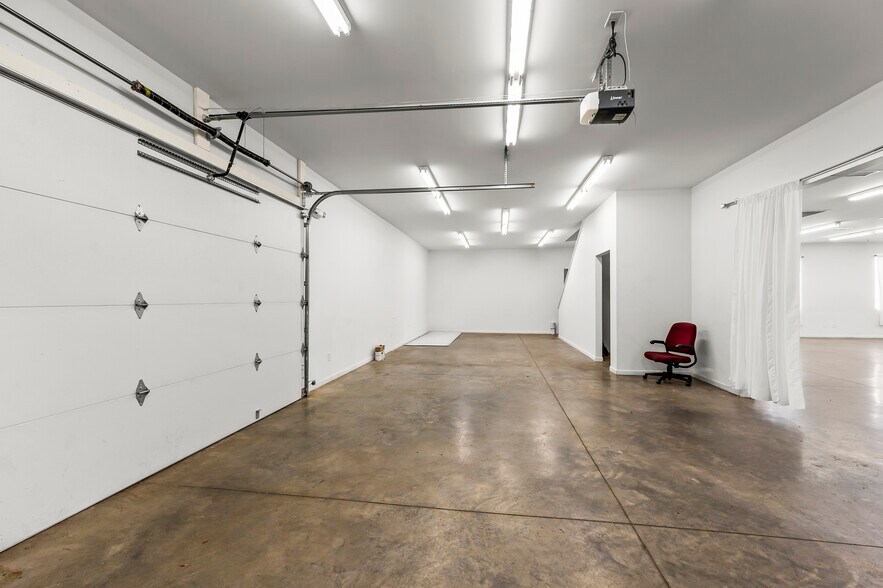 More Photos Of 8017 N Point Blvd, Winston-Salem Industrial For Lease