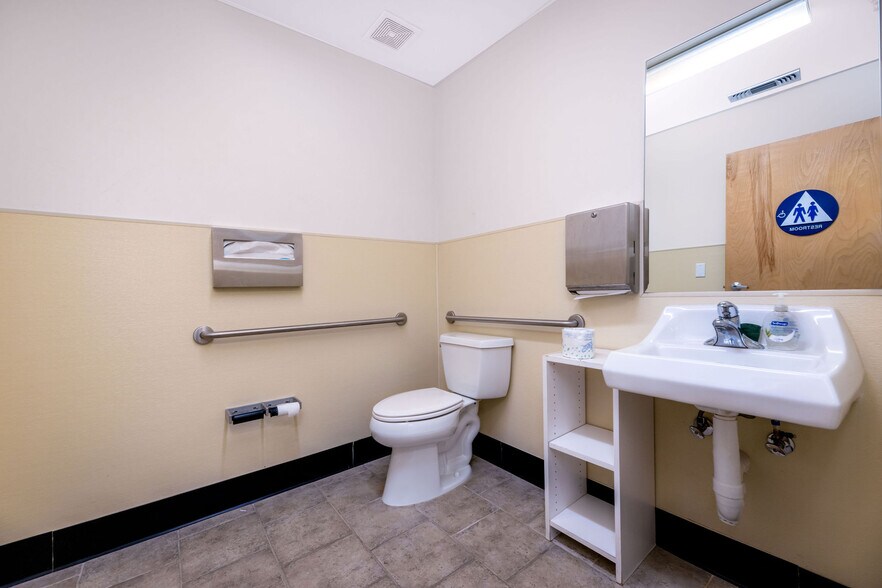 More Photos Of 345 Crown Point Cir, Grass Valley Flex For Lease