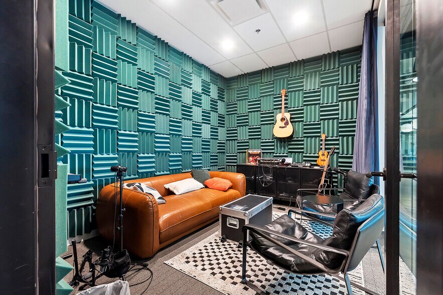More Photos Of 1120 S Rackham Way, Meridian Office For Sale