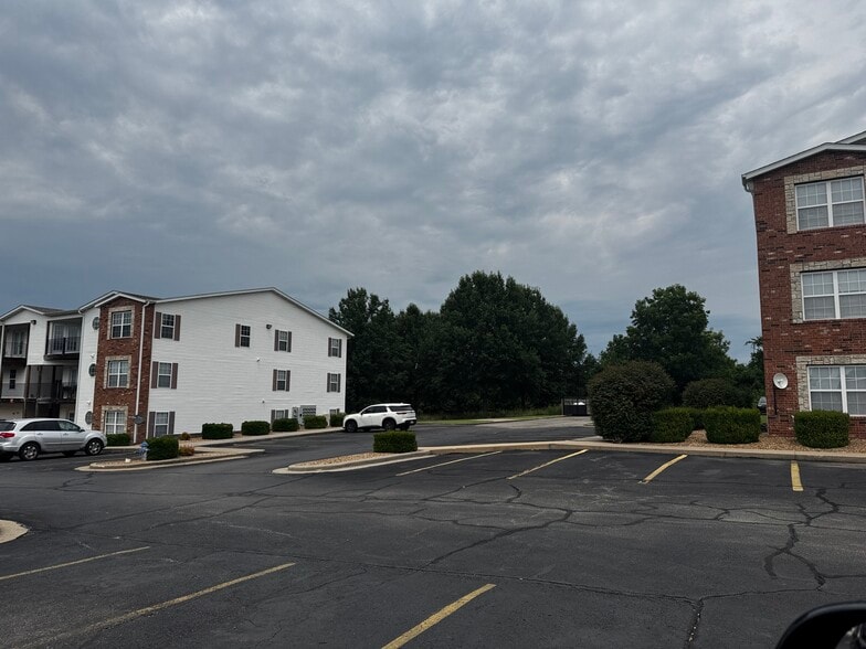 More Photos Of 1325 S Lillian Ave, Bolivar Apartments For Sale