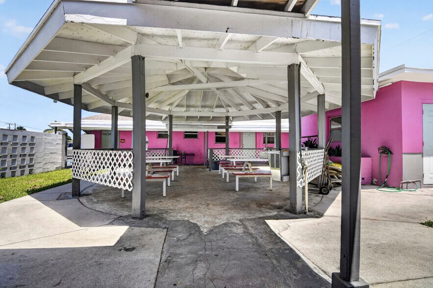 More Photos Of Blue Heron Blvd - 40 Bed Licensed Independent Living Facility, Riviera Beach Healthcare For Sale