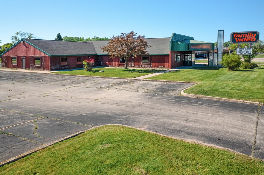More Photos Of 2305 10th St, Menominee Freestanding For Lease