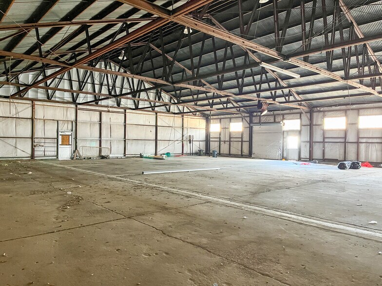 More Photos Of 124 E Cypress St, Lafayette Warehouse For Lease