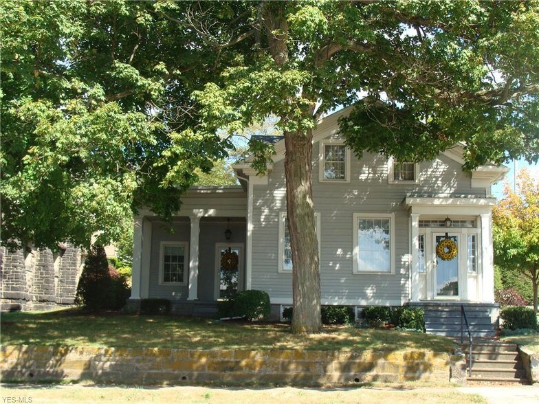 More Photos Of 890 E State St, Salem Flex For Sale