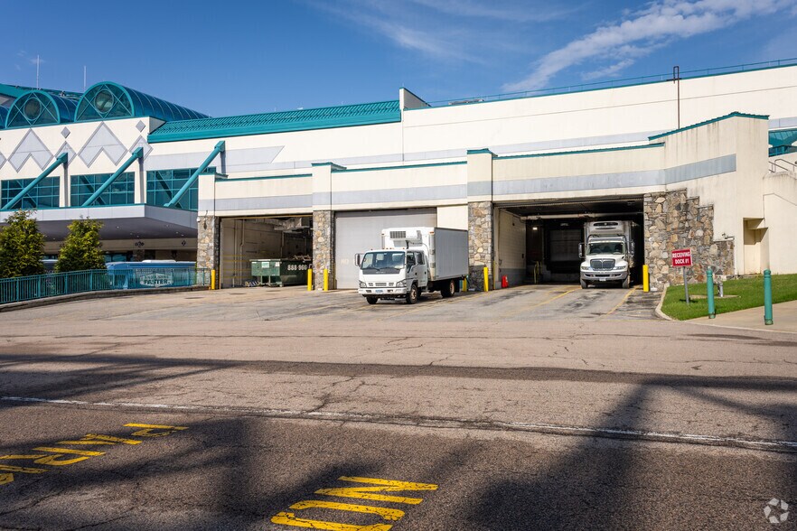 More Photos Of 455 Trolley Line Blvd, Mashantucket General Retail For Lease