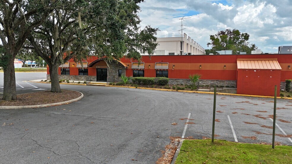 More Photos Of 1355 Apalachee Pky, Tallahassee Hotel For Lease