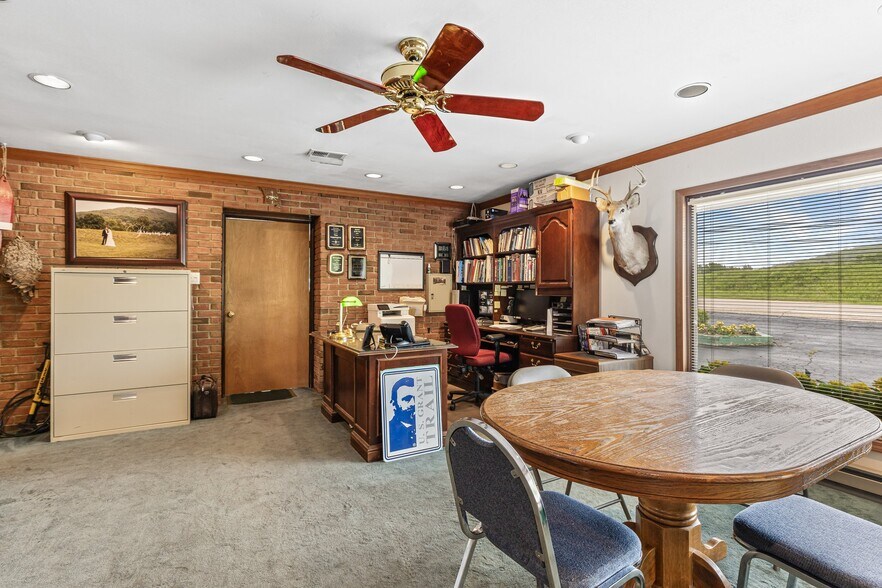 More Photos Of 310 S McCune St, Pilot Knob Hotel For Sale