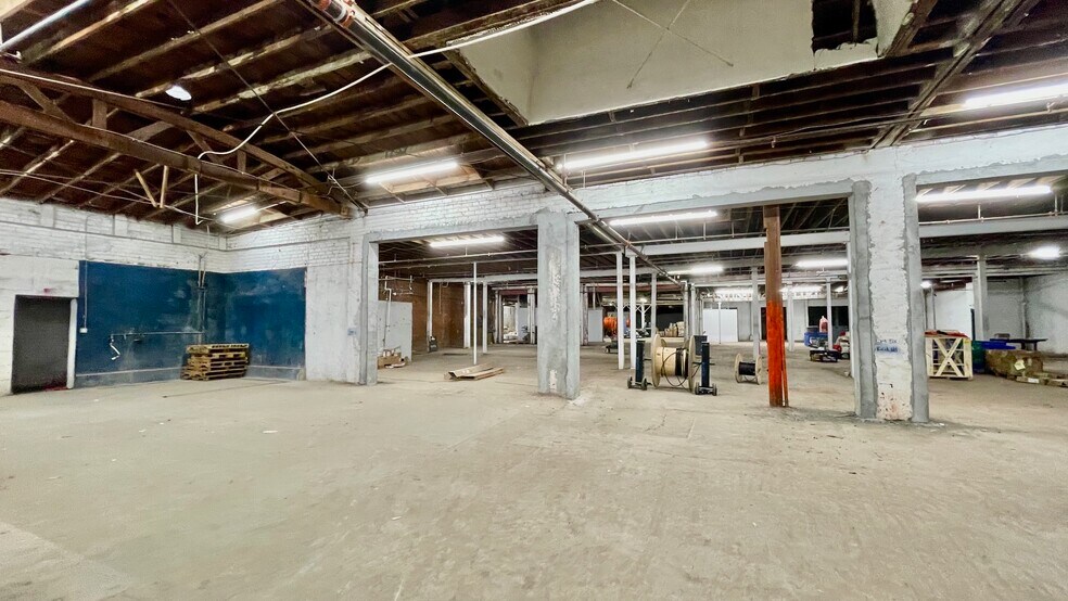 More Photos Of 2200 E 89th St, Los Angeles Warehouse For Sale