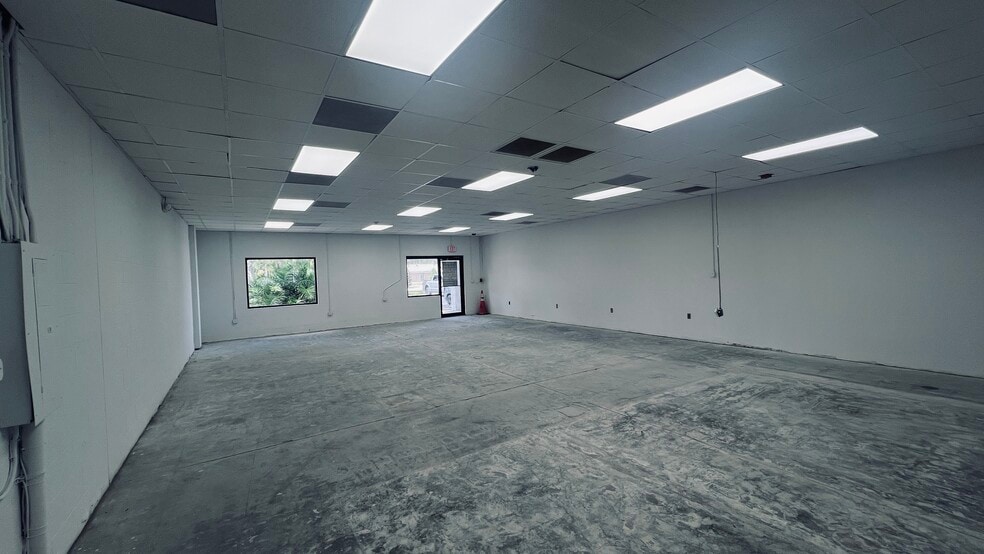 More Photos Of 2107-2129 E 63rd Ave, Bradenton Light Manufacturing For Lease