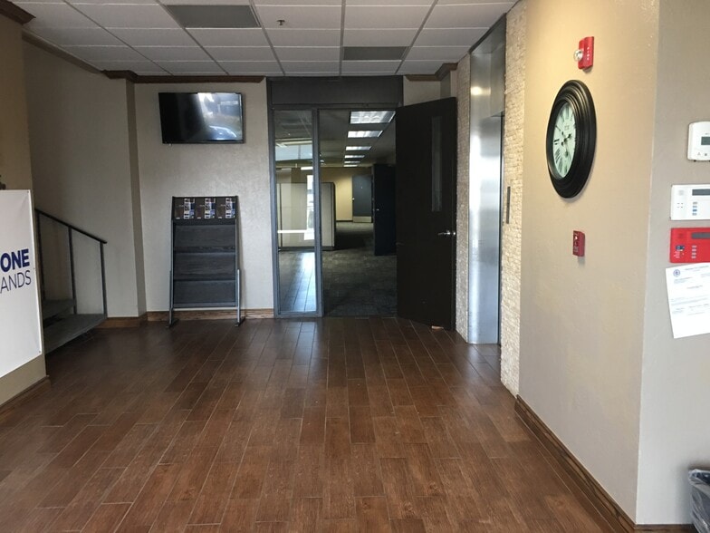 More Photos Of 8600 S I 35 Service Rd, Oklahoma City Office For Lease