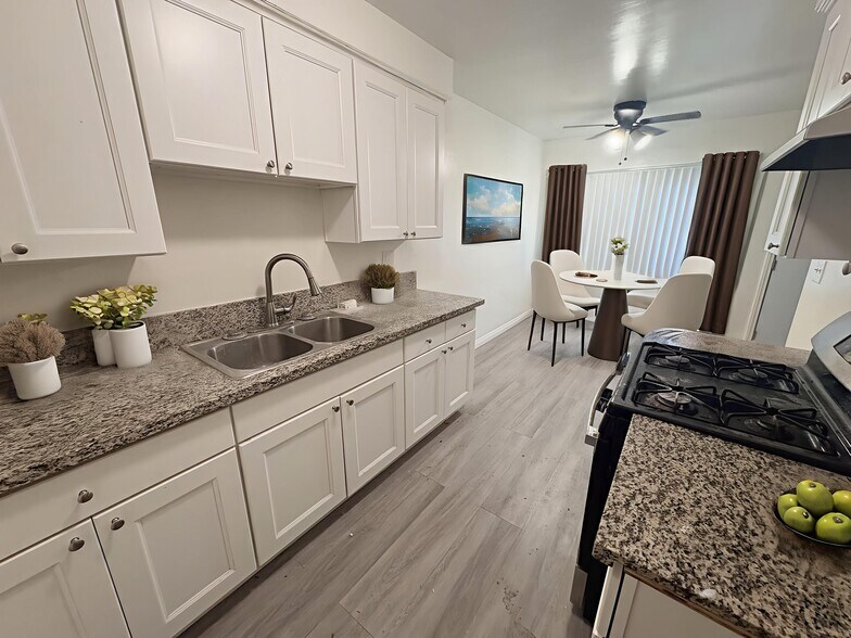 More Photos Of 14140 Delano St, Van Nuys Apartments For Sale