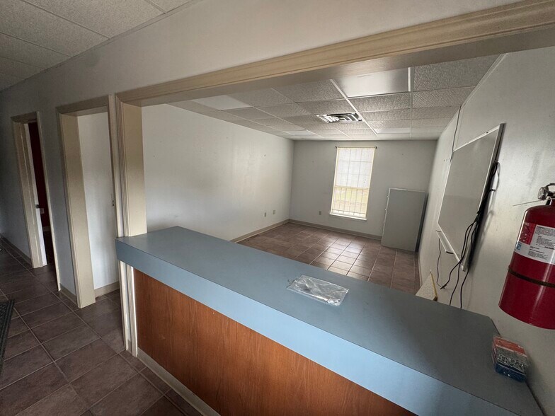 More Photos Of 12935 U. S. 43, Axis Flex For Lease