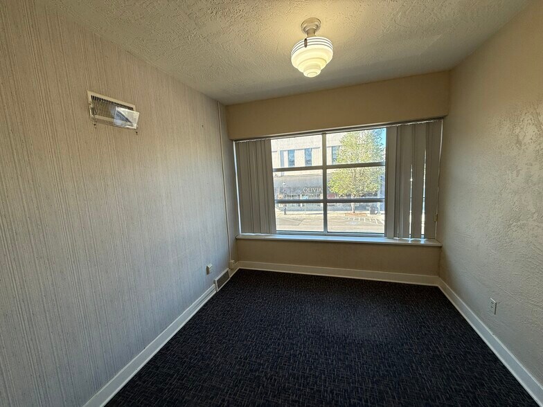 More Photos Of 305 Court St NE, Salem Storefront Retail Office For Lease