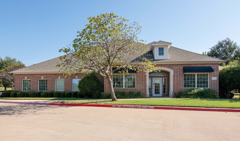 More Photos Of 2563 SW Grapevine Pky, Grapevine Office For Sale