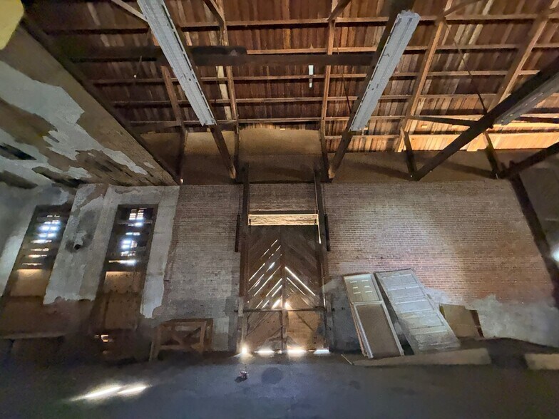 More Photos Of 300 S Randolph Ave, Eufaula Industrial For Sale