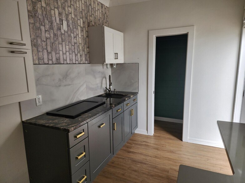 More Photos Of 2820 1st Ave N, Saint Petersburg Storefront Retail Office For Lease