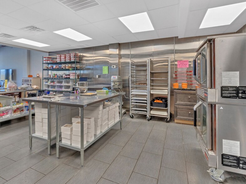 More Photos Of 401 E Myrtle, Johnson City Freestanding For Sale