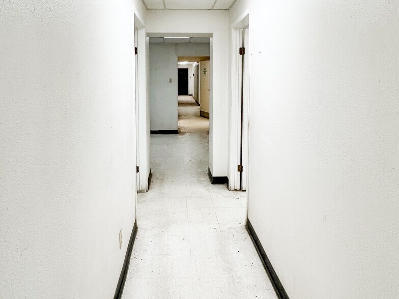 More Photos Of 300 W 61st St, Odessa Industrial For Sale
