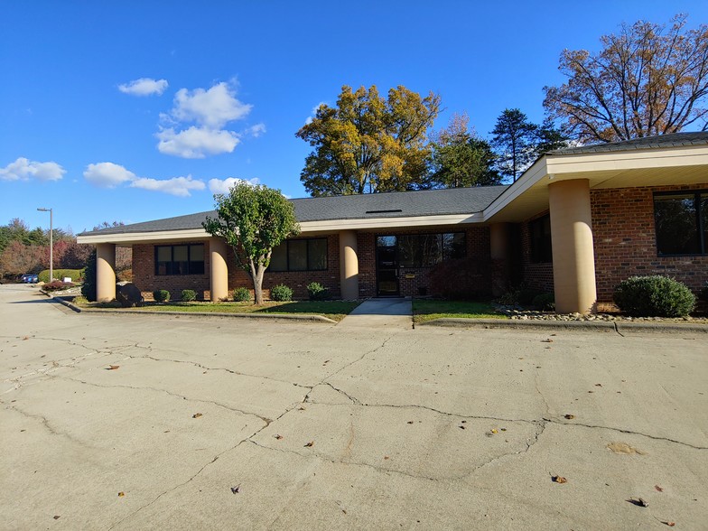 More Photos Of 4270 Piedmont Pky, Greensboro Office For Lease