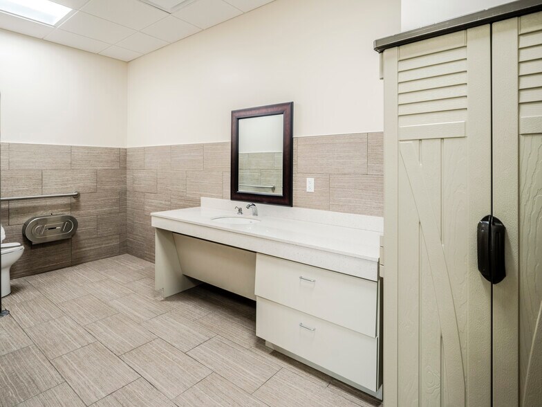 More Photos Of 880 E Palmetto Park Rd, Boca Raton Storefront Retail Office For Sale