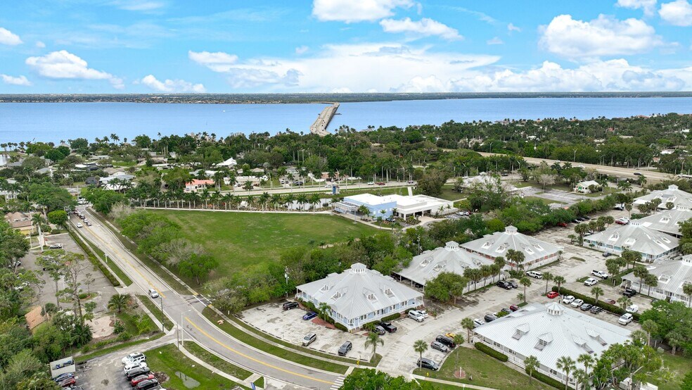 More Photos Of 1342 Colonial Blvd, Fort Myers Unknown For Lease