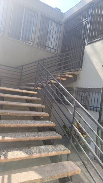 More Photos Of 14401 Gilmore St, Van Nuys Office For Lease