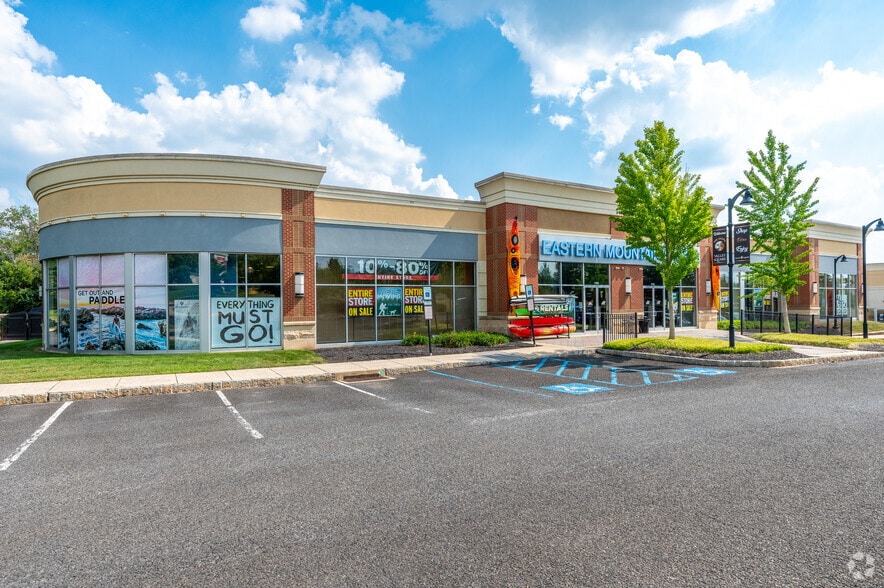 More Photos Of 1581-1593 Main St, Warrington Unknown For Lease