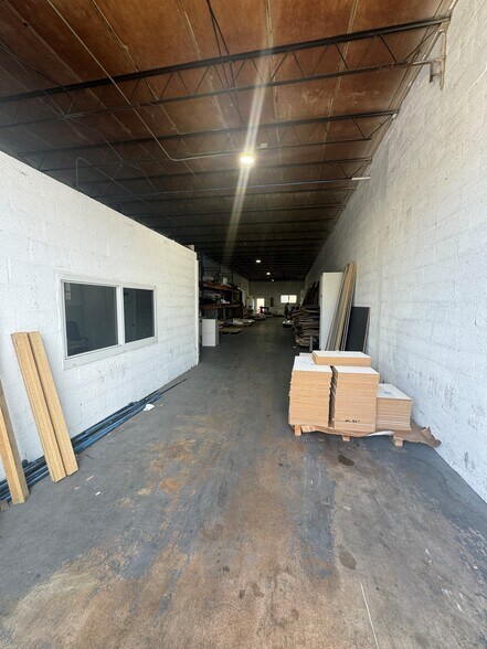 More Photos Of 230-226 W 24th St, Hialeah Warehouse For Lease