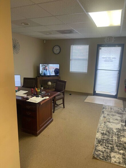 More Photos Of 1305 10th Ave, Calera Unknown For Lease