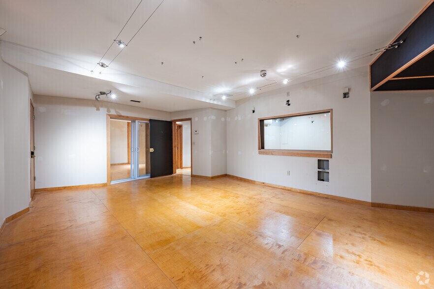 More Photos Of 816 5th Ave, Pittsburgh Office For Sale