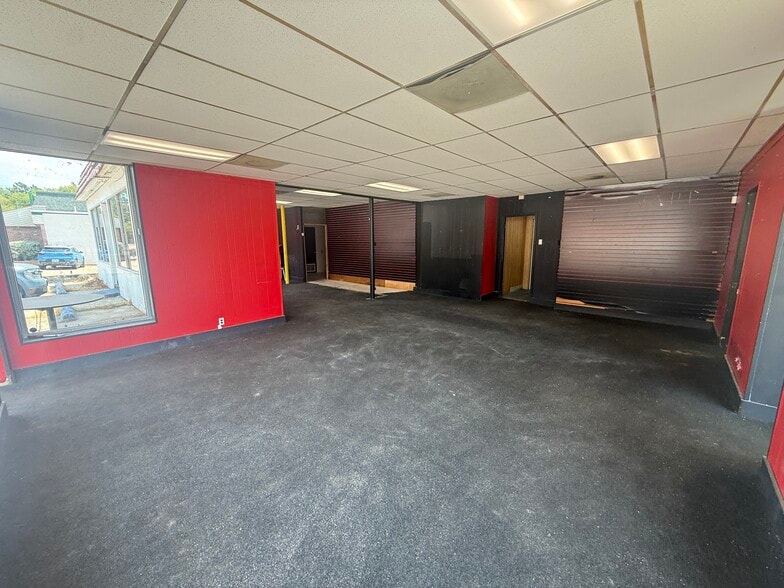 More Photos Of 100 E Upshur Ave, Gladewater Freestanding For Sale
