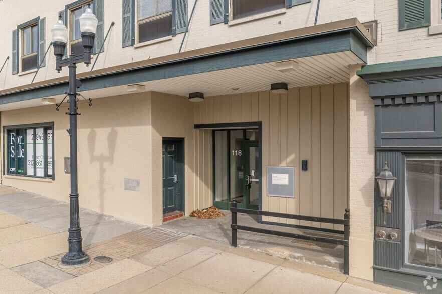 More Photos Of 118 Cass St, Woodstock Storefront For Sale