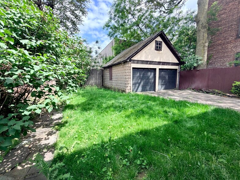 More Photos Of 81 E 43rd St, Brooklyn Land For Sale
