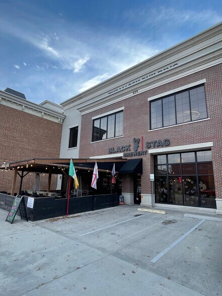 More Photos Of 623 Massachusetts St, Lawrence Freestanding For Lease