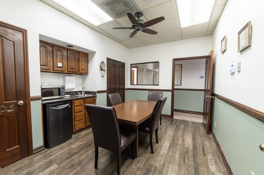 More Photos Of 4625 S Lakeshore Dr, Tempe Office For Lease