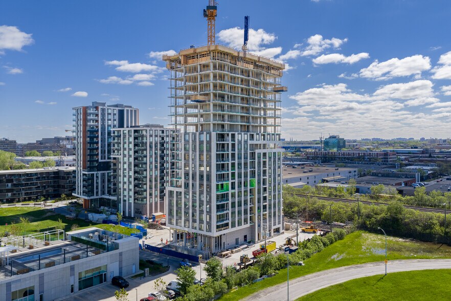 More Photos Of 2100-2220 Sauvé Rue O, Mont-Royal Apartments For Lease