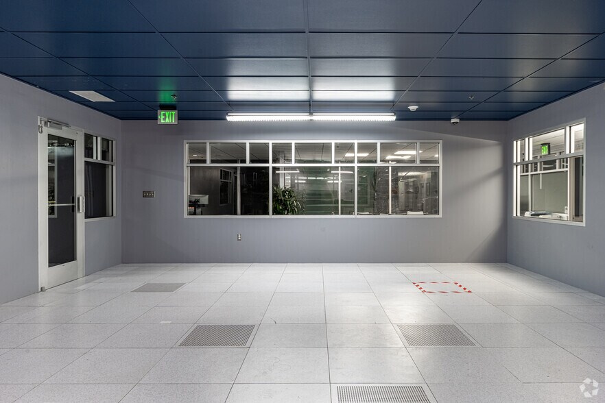 More Photos Of 3250 Wilshire Blvd, Los Angeles Office For Lease
